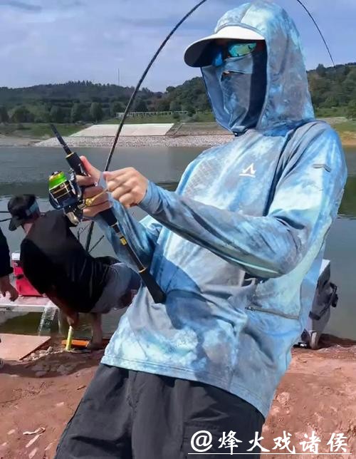 冠军的选择：阿玛迪斯专业钓鱼服成为垂钓者的“第二层皮肤”